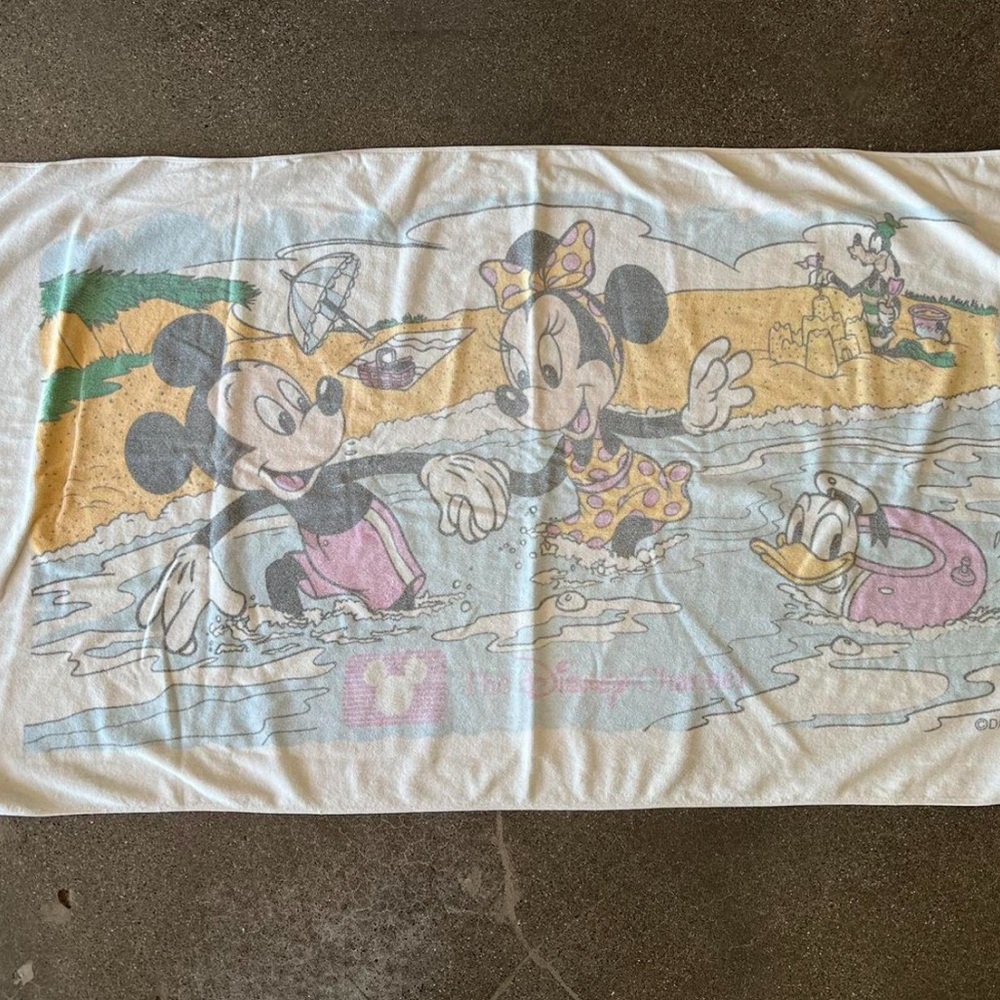 Vintage Disney channel Mickey Mouse Minnie Mouse goofy,Donald duck beach towel